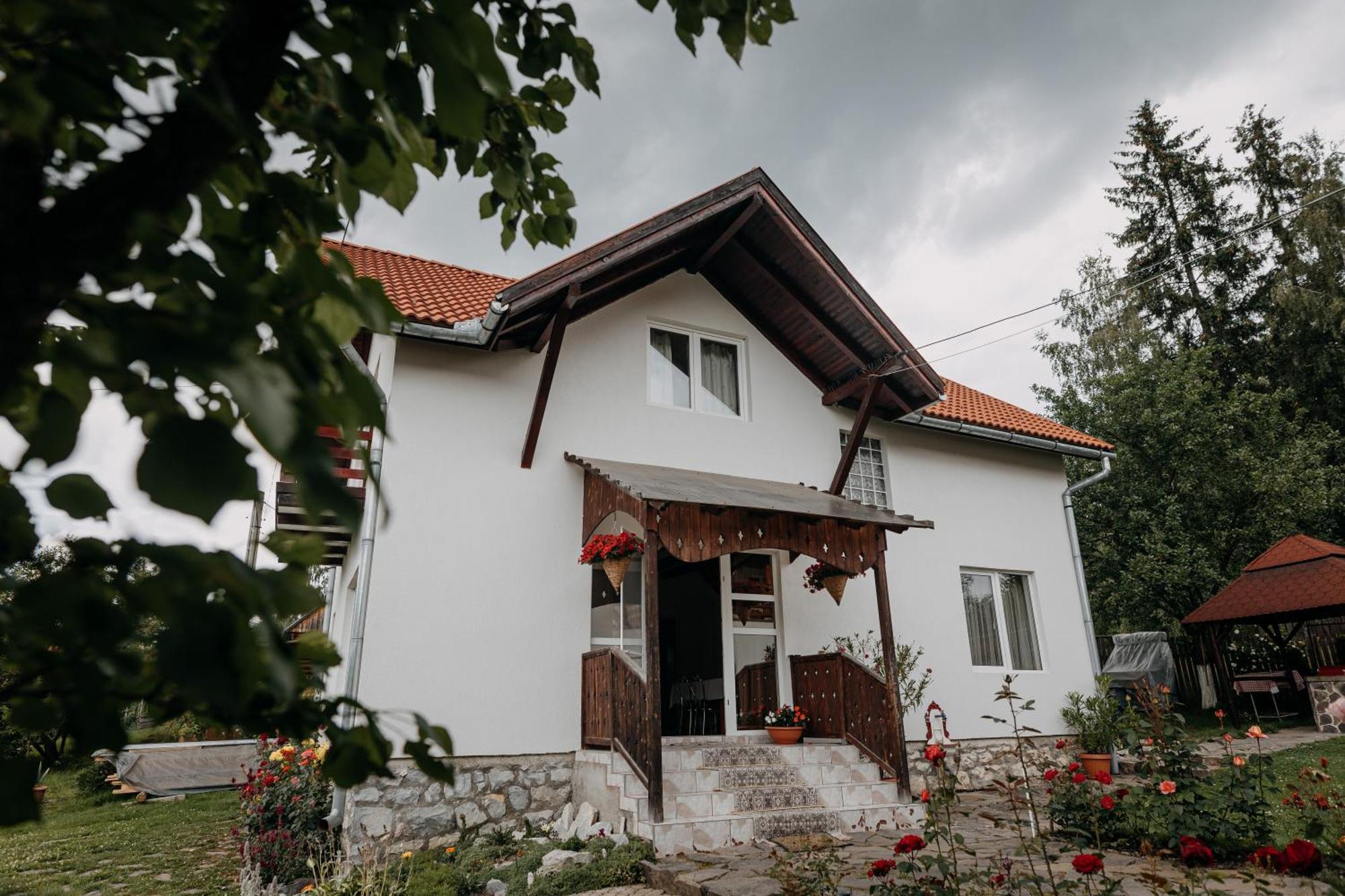 Kaffai Panzio Bed and Breakfast Izvoru Mureşului Exterior foto